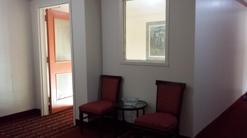 Midtown Hotel Парри-Саунд Экстерьер фото
