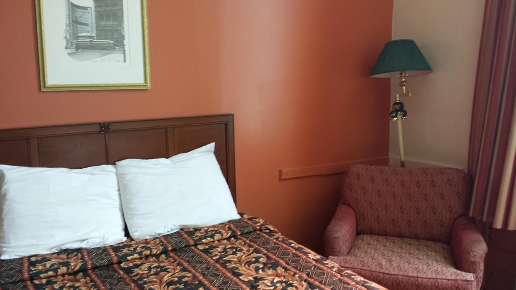 Midtown Hotel Парри-Саунд Экстерьер фото