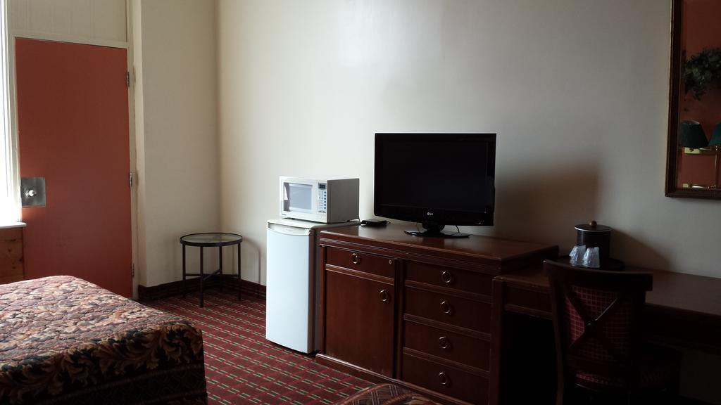 Midtown Hotel Парри-Саунд Экстерьер фото